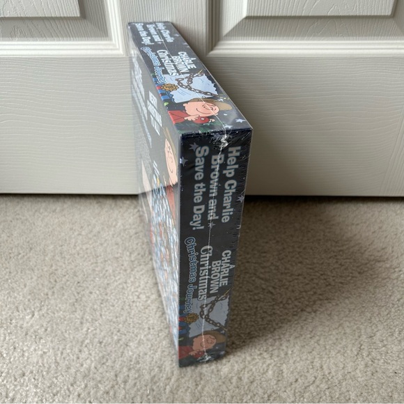 Charlie Brown Christmas Board Game - NEW - Picture 3 of 4